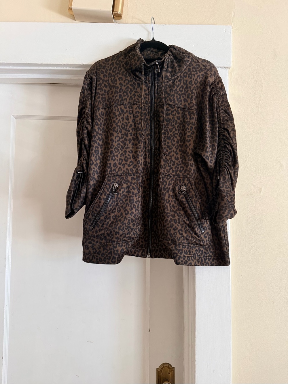 Democracy Leopard Print Zip Utility Jacket Ruched Sleeves Stretch Large